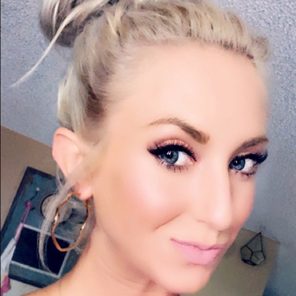 Meet your Posher, Stephanie
